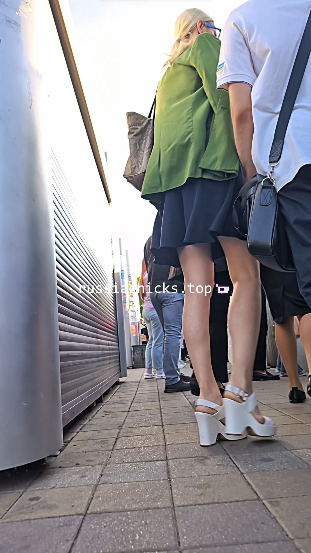i shots all this chick in tram