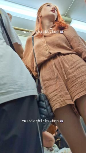upshorts at sexy girl im tram