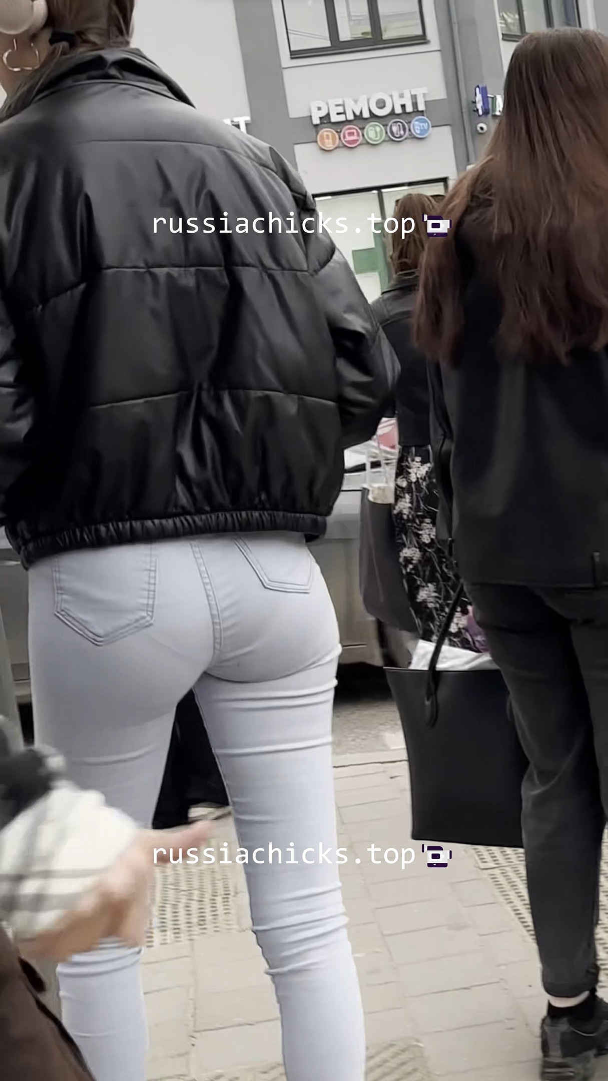 nice teen girl with panty lines in jeans
