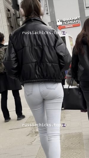 nice teen girl with panty lines in jeans
