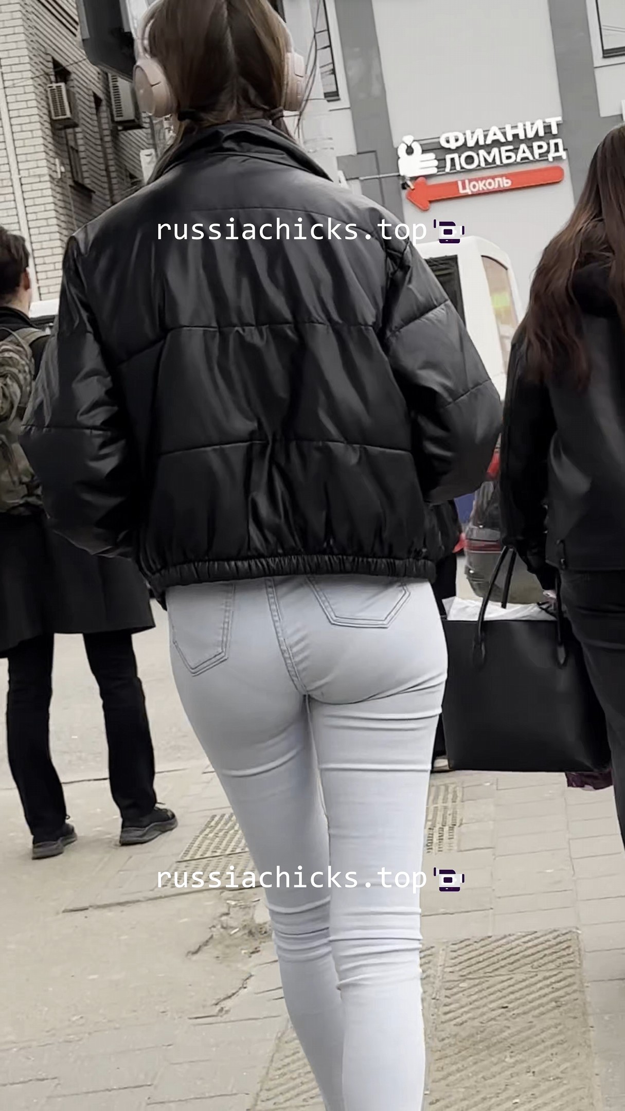 nice teen girl with panty lines in jeans
