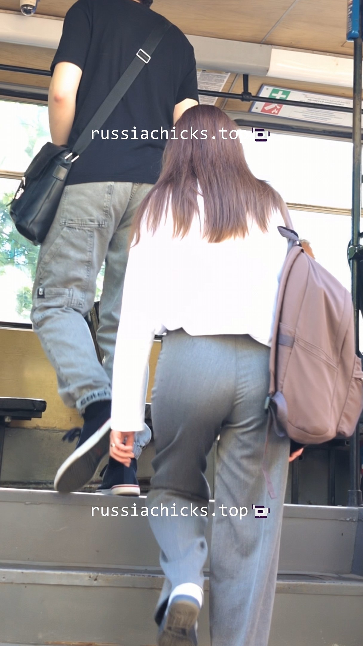 i shots butts 2 nice chicks on stop