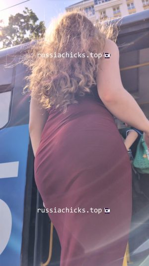 i shots butts 2 nice chicks on stop
