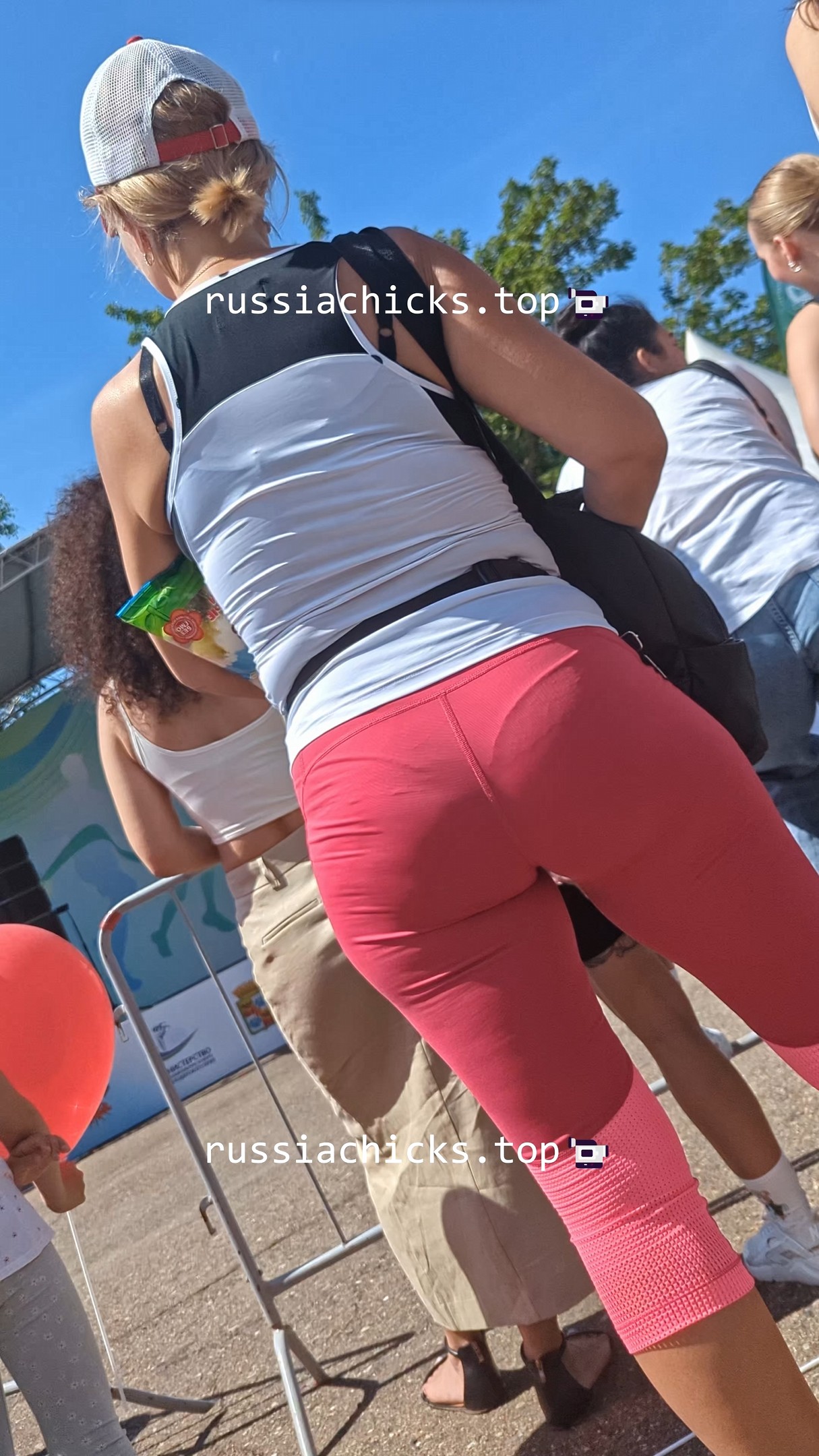 nice milf in leggings with vpl