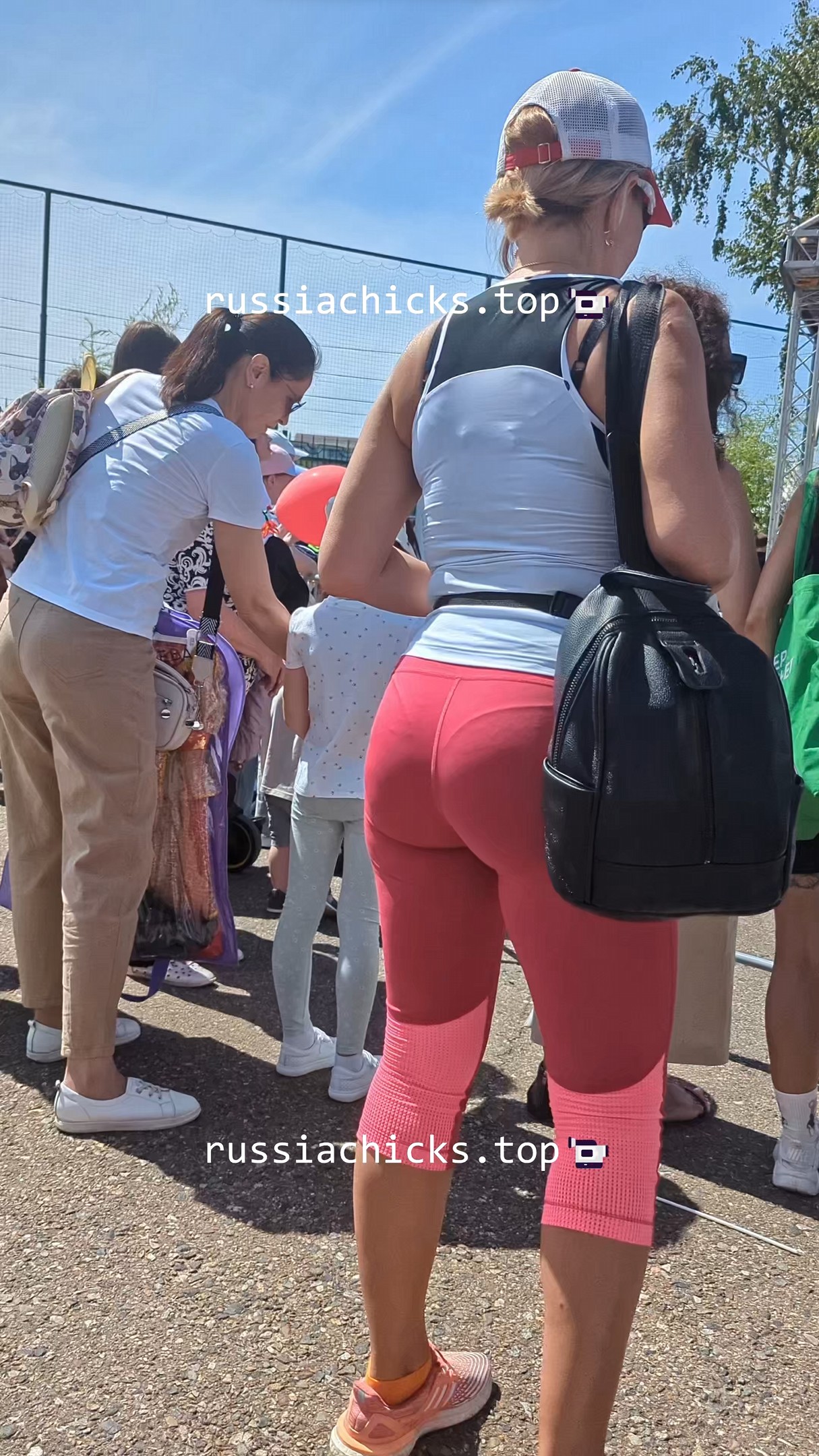 nice milf in leggings with vpl