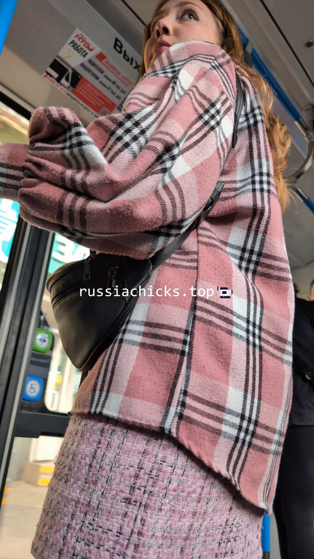 i shots amazing chick in skirt from tram