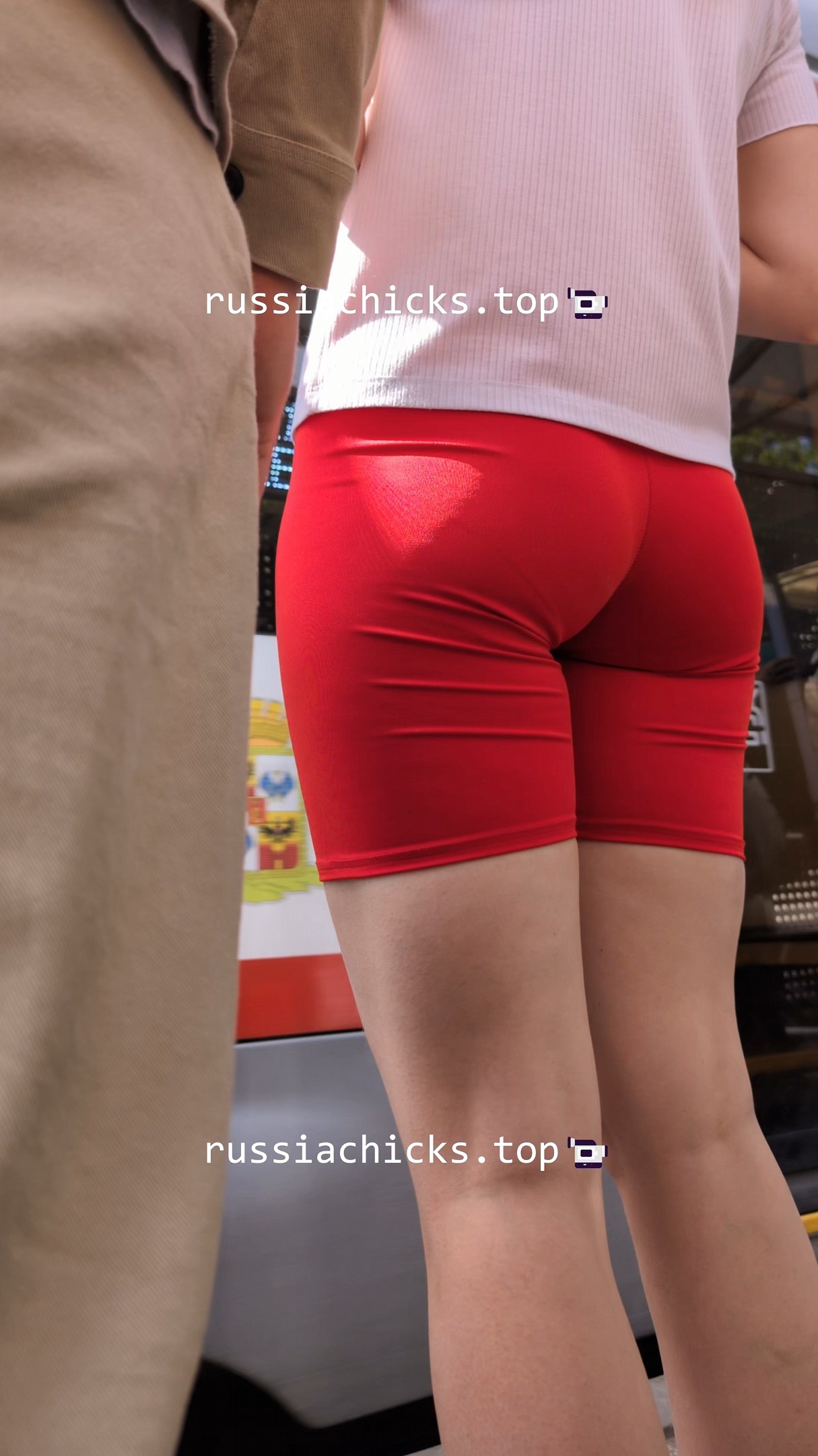 2 chicks on street and their butts