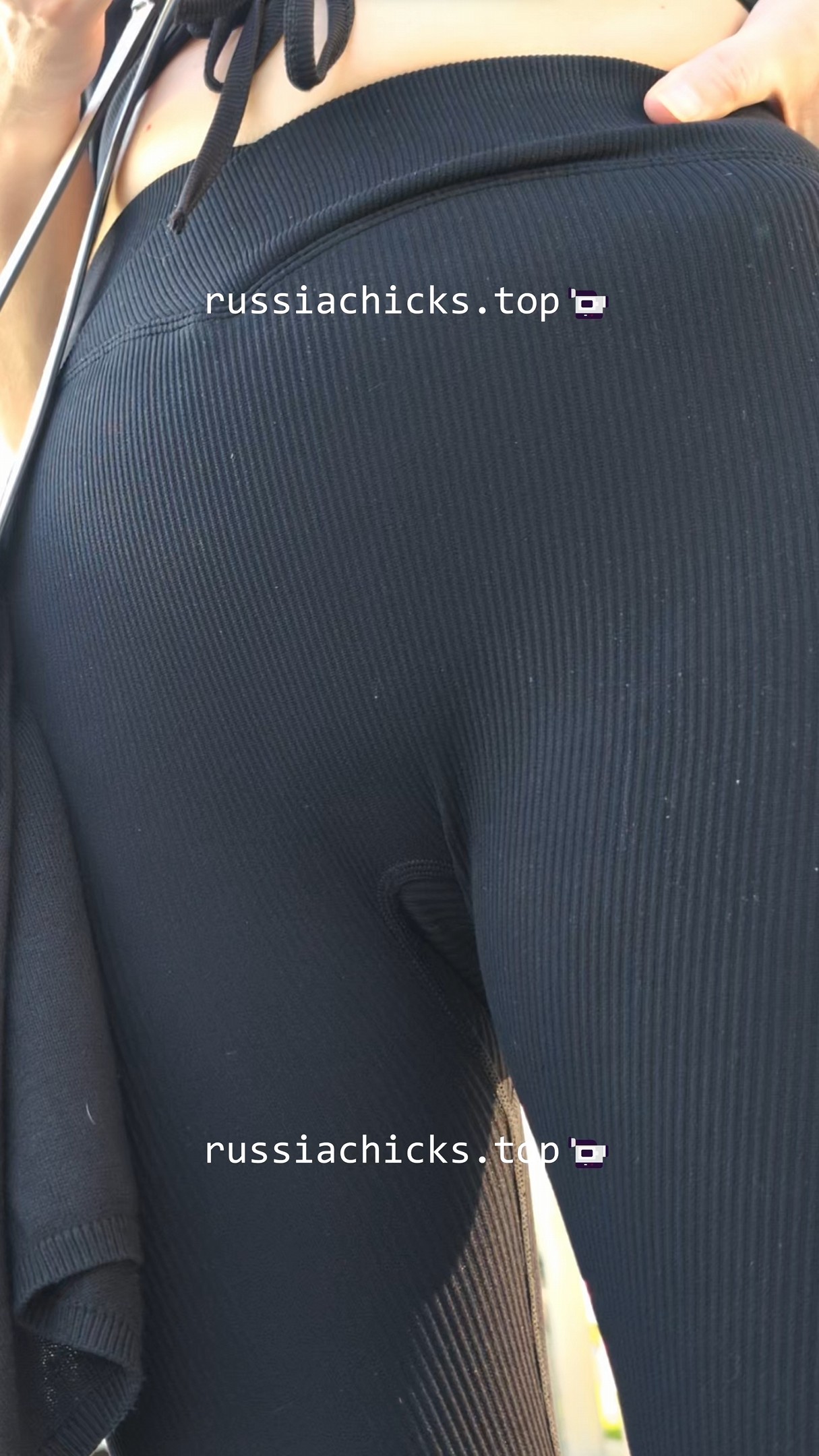 sexy chick in leggings at stop