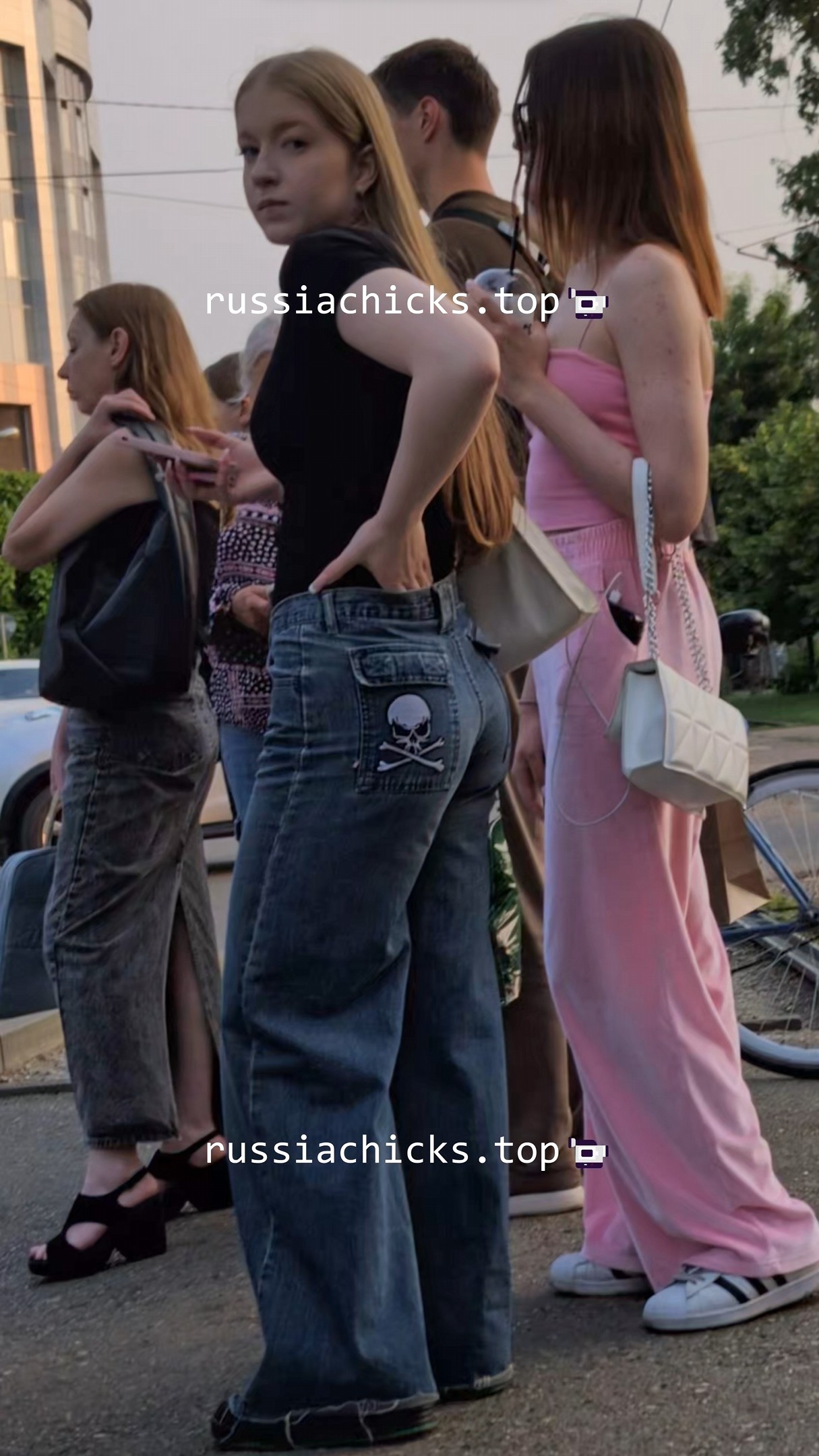 i shots 2 nice teen girls on street
