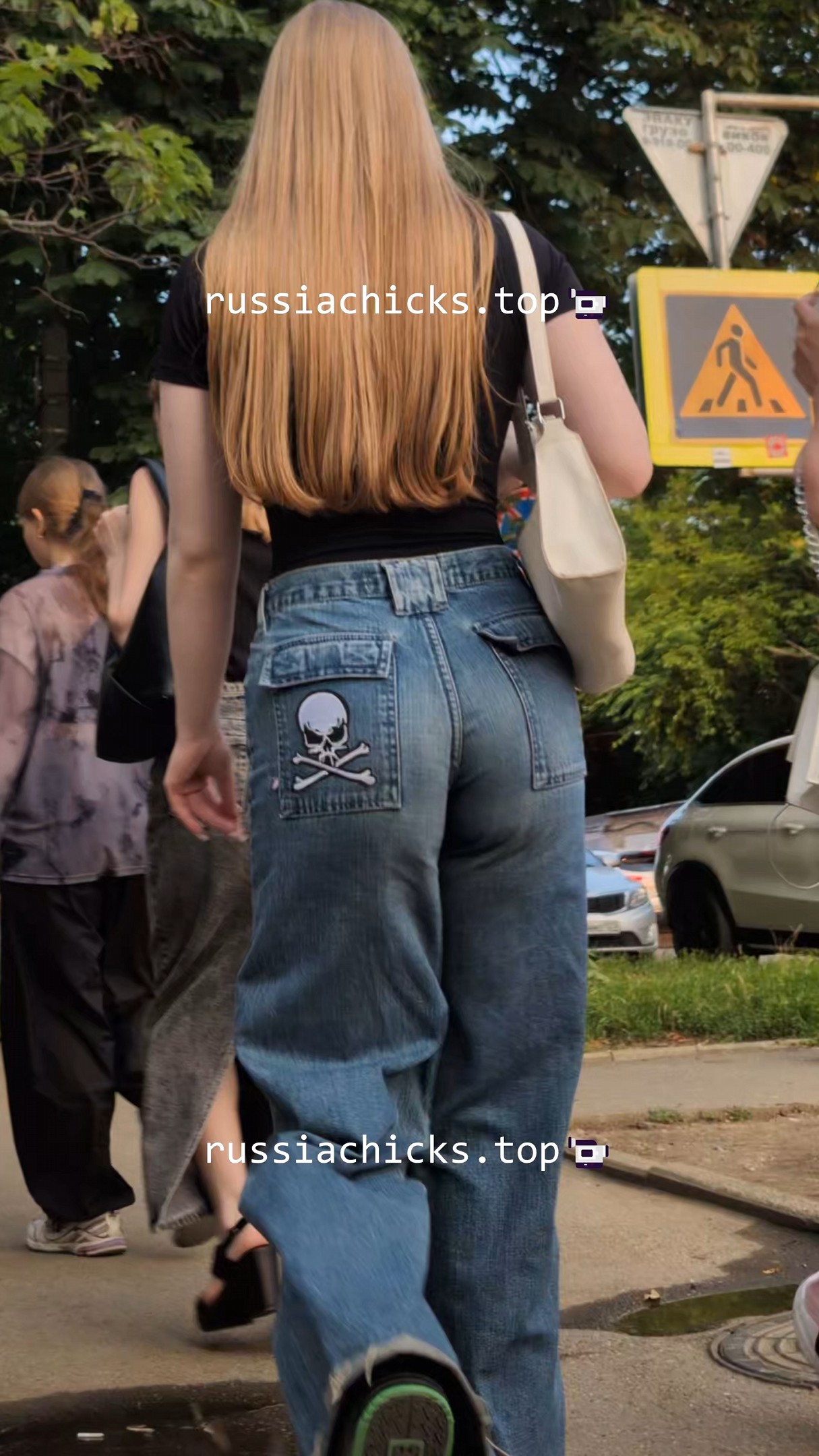 i shots 2 nice teen girls on street