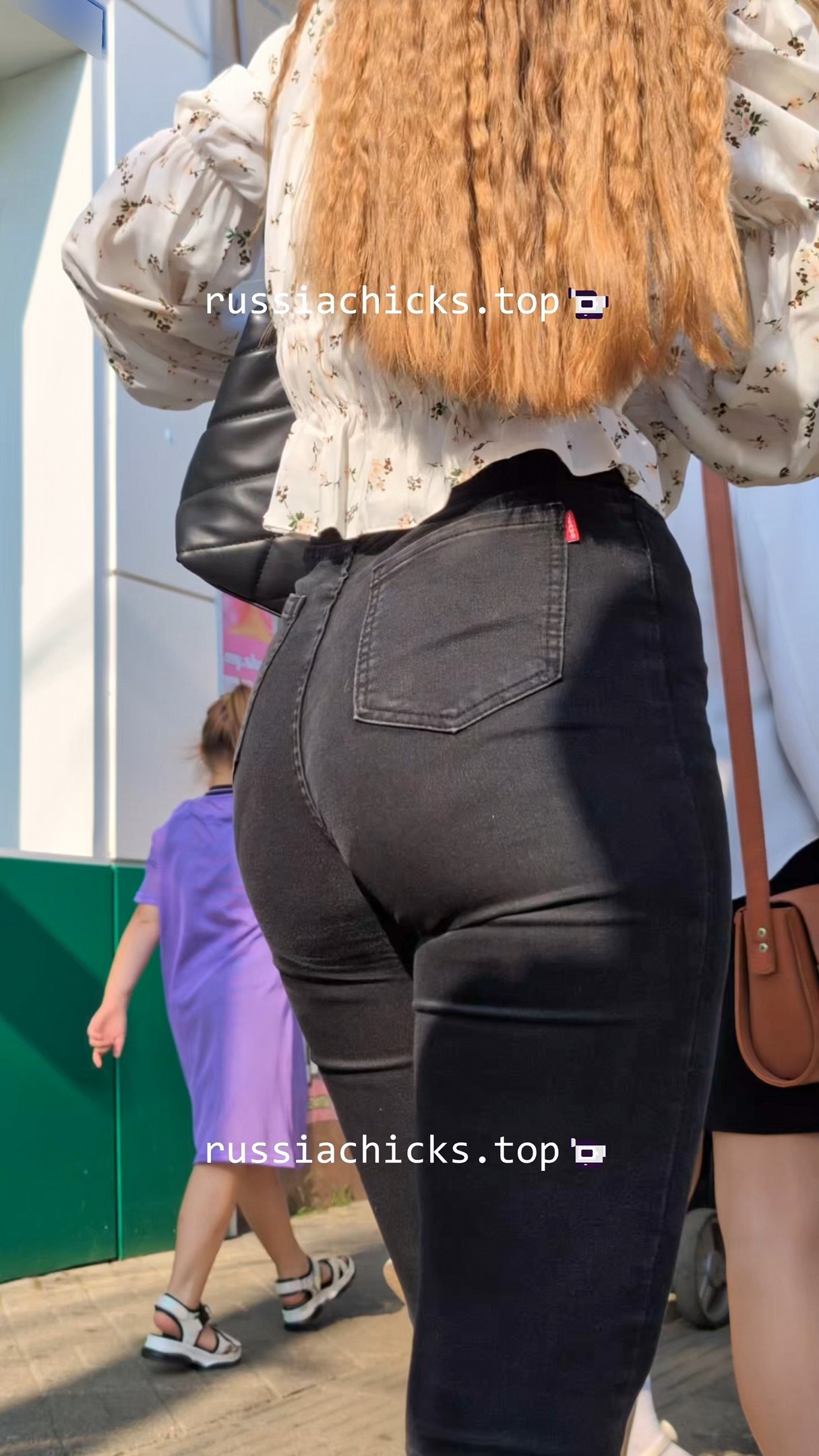 ass amazing girl in tight jeans