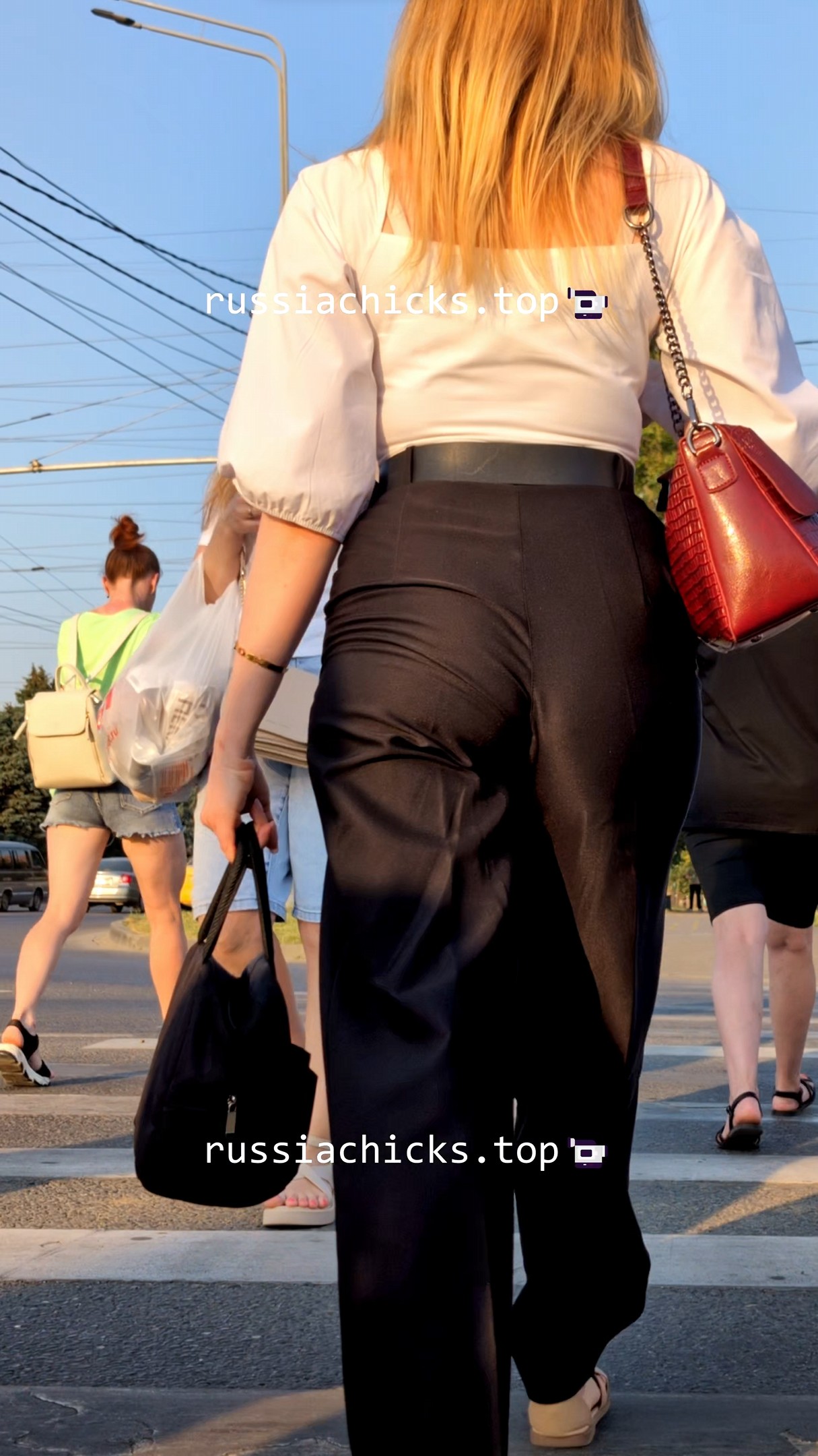 what blonde chick with great ass