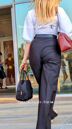 what blonde chick with great ass