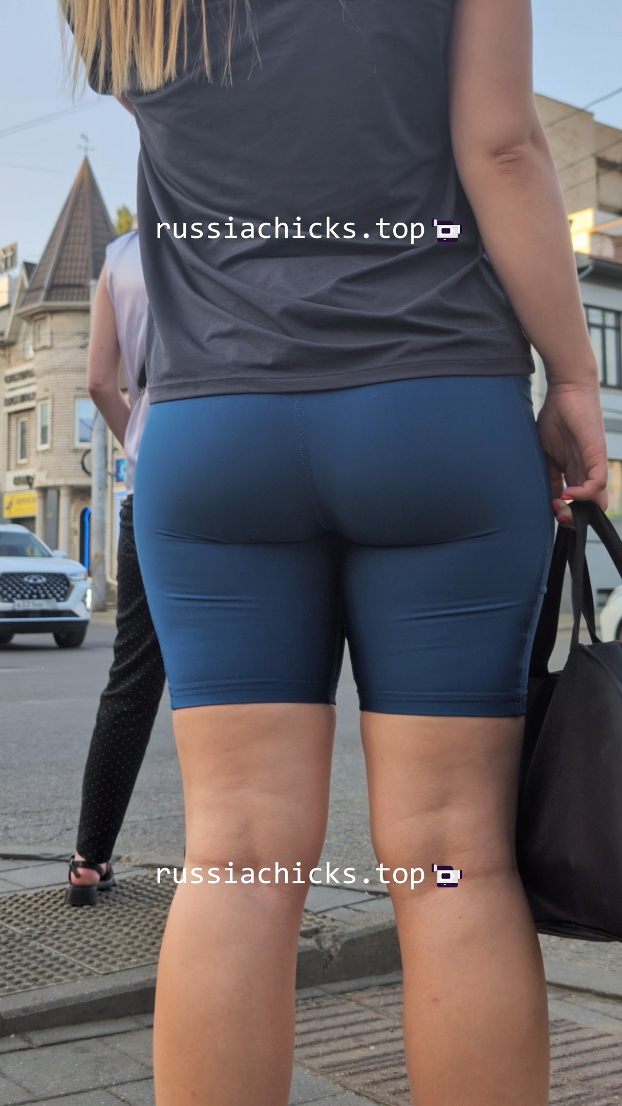 ass nice chick in tight shorts