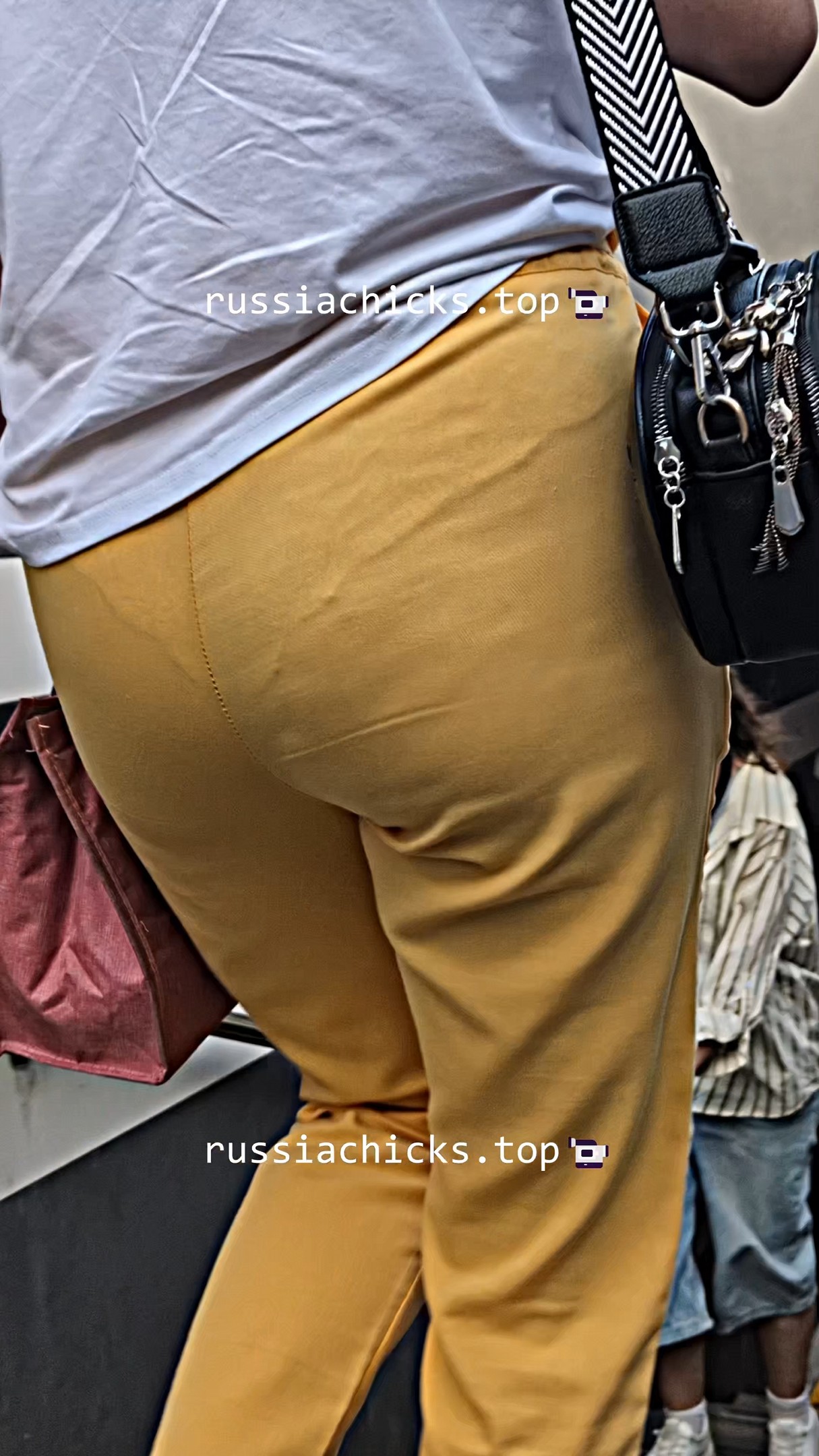 3 different butts on the street