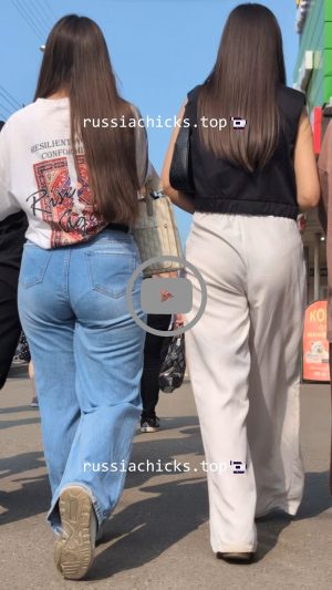 asses 2 nice student girls on street
