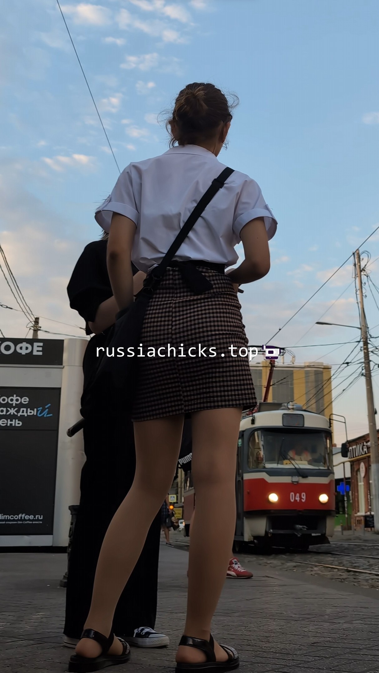 i shots beautiful teen girl in skirts