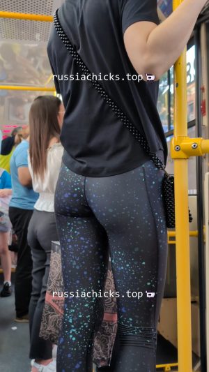 sexy girl ass in nice leggings